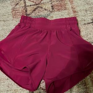 lululemon hotty hot shorts, size 2, 4 inch, low rise